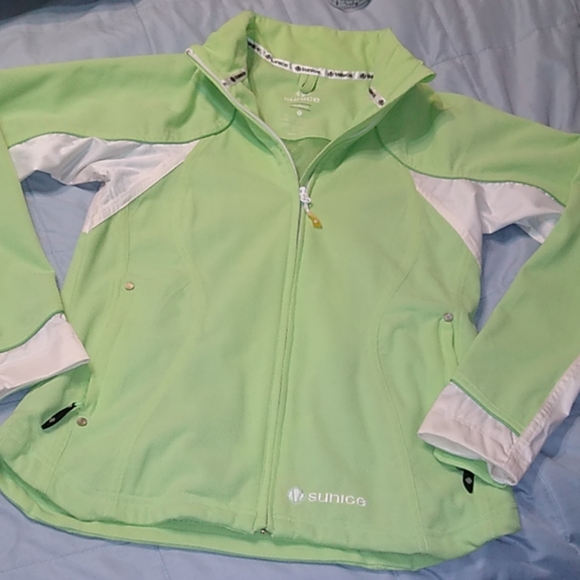 Sunice Typhoon Green Jacket Pockets 